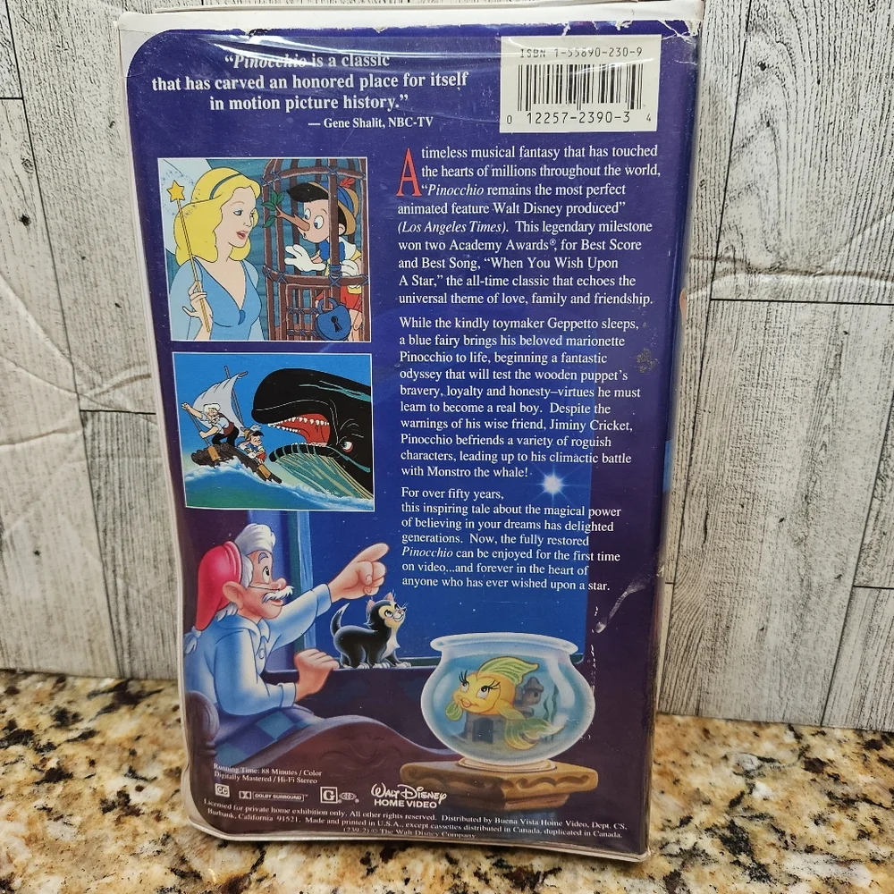 Disney Pinocchio Clamshell VHS Movie 1993 Walt Disney's Masterpiece Restored